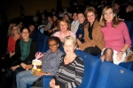 Ein paar Entendamen haben sich zur Ladies Night im Kino verabredet