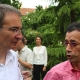 Ronald und Mustapha besprechen sich.jpg