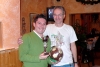 Spieler des Jahres Angelo mit Preis und Ronald.jpg