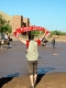 Ait-Benhaddou – Eric lueftet seinen Entenschal.jpg