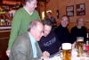 Kuno und Bernd betrachten alte Fotos.jpg