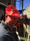 La Paz - Tobias am Rande des „Rosenmontagszuges”.jpg