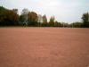 Blick ueber den staubigen Hartplatz in Eich.jpg