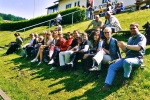 Das Entenpublikum gut gelaunt am Spielfeldrand während des Benefizspieles