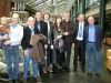 Gruppenfoto mit Brautpaar im Hyatt.jpg