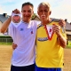 Die beiden Spielfuehrer mit Wimpeln.jpg