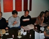Eric und Christian studieren Fotoalben.jpg