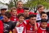 Justin J. Rose mit jungen Fußballern aus aller Welt