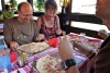 Kalli und Susanne freuen sich ueber ihren Flammkuchen.jpg