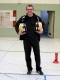 Ralf nimmt sich des Bieres an.jpg