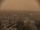 Nach dem verlorenen Spiel trauert die ganze Stadt unter Nebelschwaden.jpg