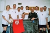 Damaskus_Fussball_Enten-Team mit Taktiktafel und Mainz05 T-Shirt.jpg