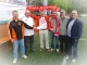 Enten- und Vitesse-Vertreter mit Scheck.jpg
