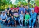 Gruppenfoto mit Fluechtlingen, 05ern und Enten.jpg
