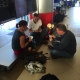 La Paz - Flughafen El Alto - Skatspieler in der Wartehalle.jpg