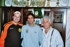 Aleppo_Fußball_Daniel und Imad mit Nationalspieler.jpg