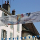 Transparent zum Freundschaftsfest ueber der Strasse.jpg