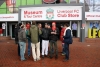 Enten vor dem Stadion an der Anfield Road.jpg