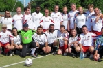 Gruppenfoto beider Mannschaften