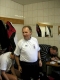 Werner passt gerade noch so in sein Trikot.jpg