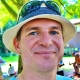 Tilo mit Hut und Sonnenbrille.jpg