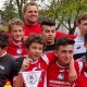 Justin J. Rose mit jungen Fußballern aus aller Welt