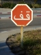 Stoppschild auf Arabisch.jpg