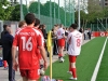 Ergaenzungsspieler und Publikum am Spielfeldrand.jpg