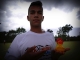 Hekmatullah praesentiert das Enten-Maskottchen.jpg