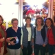 Sorina, Eva, Rita, Anne und Junia vor dem Kino