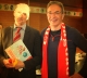 DFB-Referent und Entencoach mit Gastgeschenk.jpg