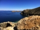 Titicacasee - Blick ueber Ruinen und Bucht.jpg