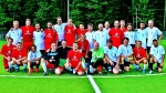 Das übliche Foto beider Mannschaften vor dem Spiel