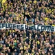 Refugees Welcome-Banner im Fussballstadion