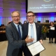 Ronald und Stefan mit Award-Urkunde_web.jpg
